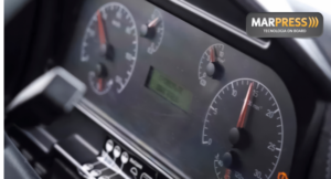 Onde fica o horímetro do caminhão?