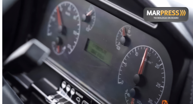 Onde fica o horímetro do caminhão?