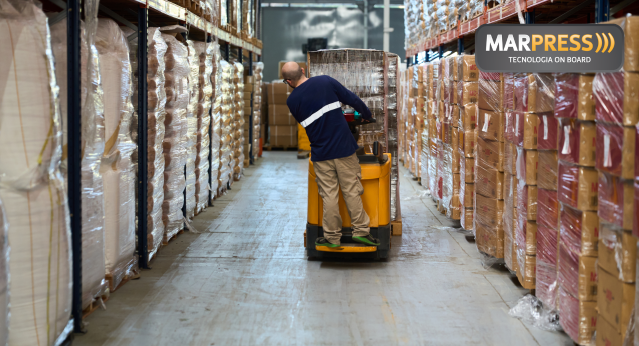 Qual a diferença entre paleteira e transpaleteira